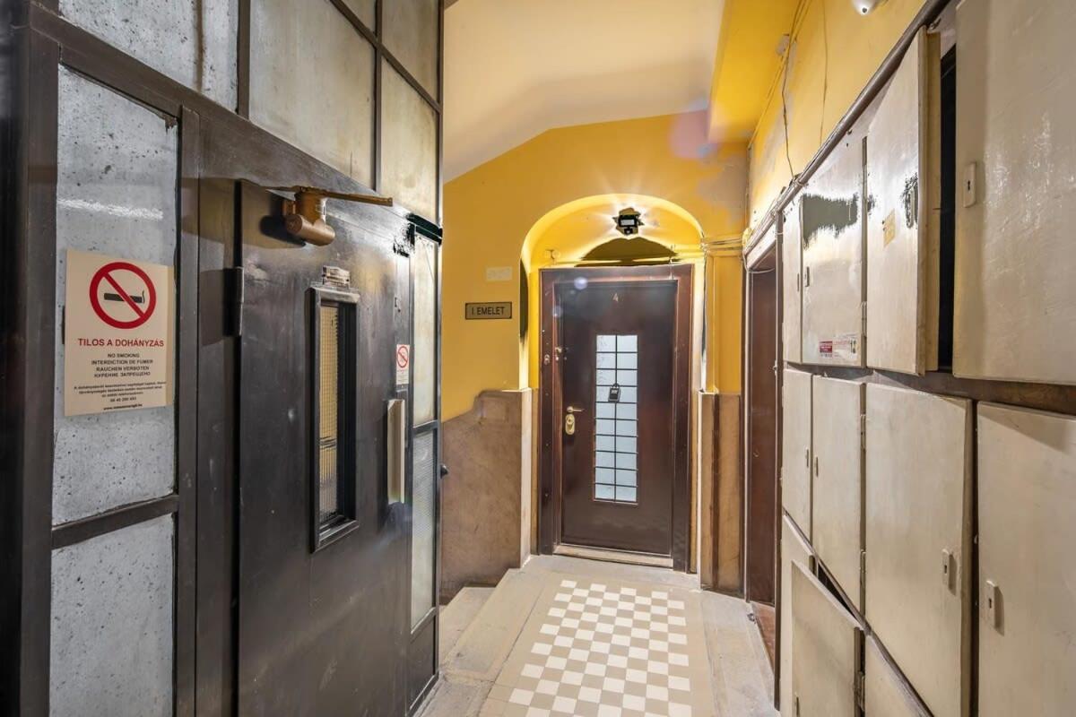 Newly Designed Central Studio Budapest Extérieur photo